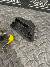 Load image into Gallery viewer, Carb Carburetor air box For Homelite 42cc Chainsaw UT-1054