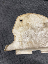 Load image into Gallery viewer, Yamaha XT500 White Right Hand Side Cover 4-047