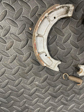 Load image into Gallery viewer, for Yamaha XT500 1976-1979 1980-1989 Rear Brake Shoes