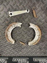 Load image into Gallery viewer, for Yamaha XT500 1976-1979 1980-1989 Rear Brake Shoes