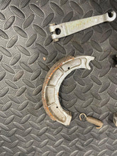 Load image into Gallery viewer, for Yamaha XT500 1976-1979 1980-1989 Rear Brake Shoes