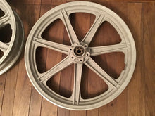 Load image into Gallery viewer, Yamaha Wheels J16xMT3.00DOT  19x1.85DOT Anahi Malleable Iron
