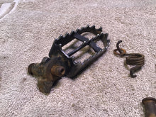 Load image into Gallery viewer, 2002 Yamaha WR250F Foot pegs
