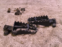Load image into Gallery viewer, 2001 Yamaha YZ250F foot pegs
