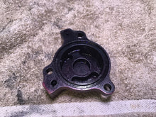 Load image into Gallery viewer, 2001 Yamaha YZ250F oil pump cover
