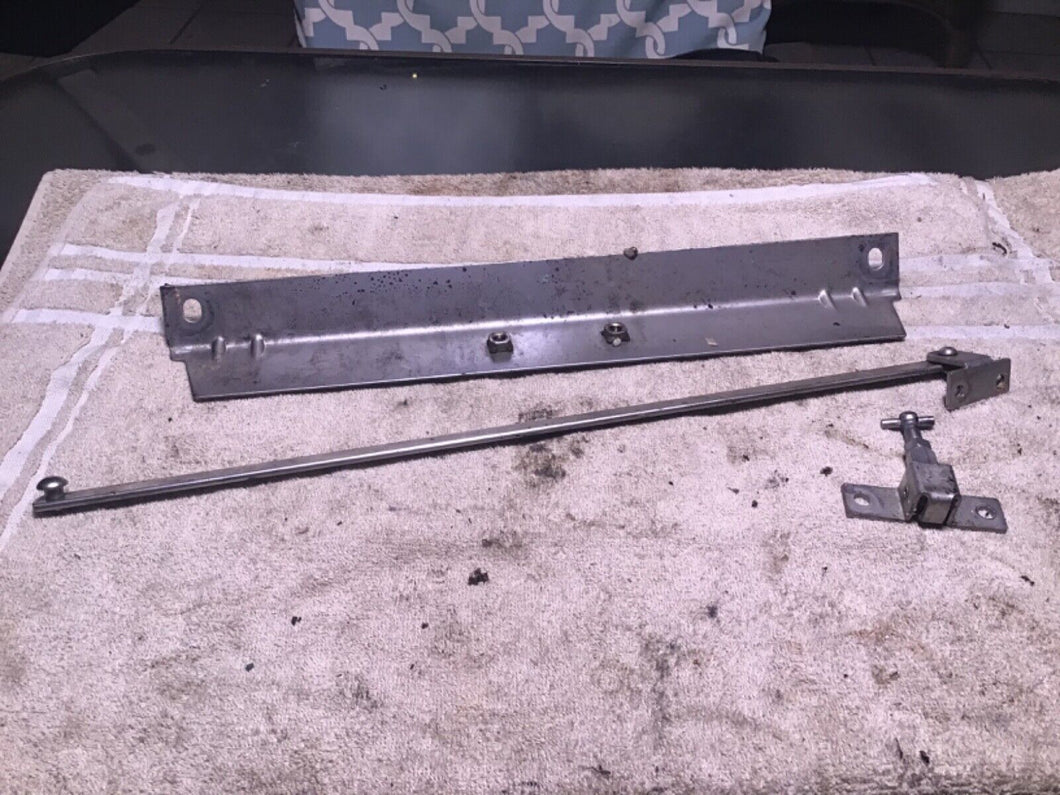 1993 Yamaha WaveRunner 3 650 Engine hood prop hardware