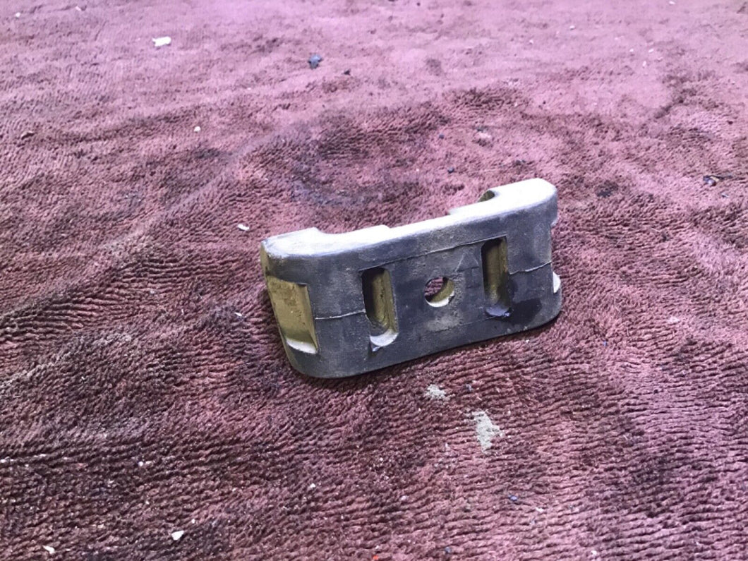 1998 Yamaha YZ400F gas tank rubber dampener