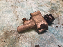 Load image into Gallery viewer, 1970 Honda CB750 timing chain tensioner
