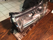 Load image into Gallery viewer, NEW LEFT HEADLIGHT FITS TOYOTA HIGHLANDER LE PLUS 2017 81150-0E330 TO2502251
