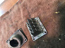 Load image into Gallery viewer, 1978 Yamaha DT250 reeds intake manifold rubber intake
