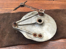Load image into Gallery viewer, 1970 - 1974 Honda CB750 CB 750 rear brake hub drum shoes *
