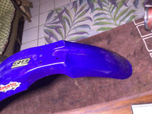 Load image into Gallery viewer, 2001 Yamaha YZ125 BLUE OEM FRONT WHEEL FENDER COWL FAIRING
