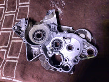 Load image into Gallery viewer, Yz125 Right Side Crankcase Crank Case Kicker Side 1993
