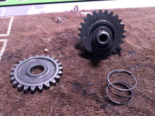 Load image into Gallery viewer, 1989 83-02 Honda CR80R Kick Start Starter Spindle Shaft &amp; secondary gear idle
