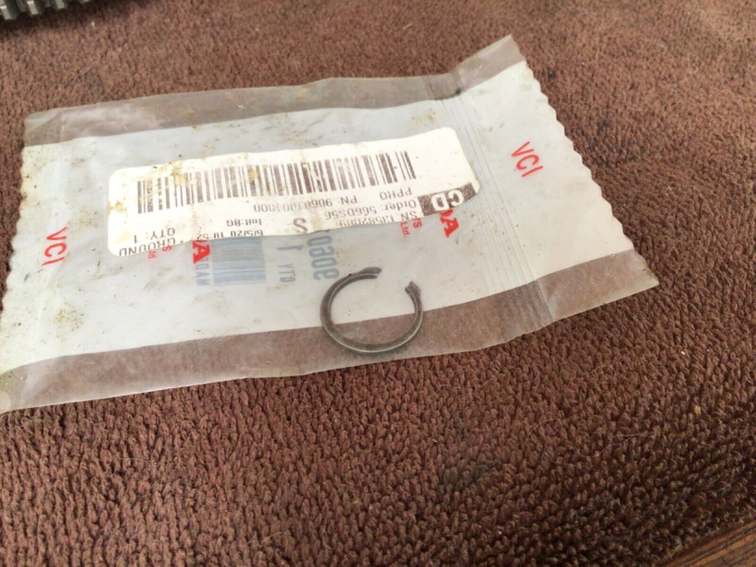 NOS Honda CirClip Cir clip circle clip 90601-001-000