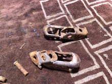 Load image into Gallery viewer, 1999 SUZUKI 86-01 RM80 RM85 FOOTPEGS FOOT PEGS STANDS RESTS 43550-02B01-019
