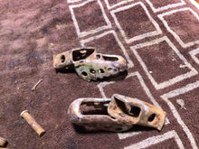 Load image into Gallery viewer, 1999 SUZUKI 86-01 RM80 RM85 FOOTPEGS FOOT PEGS STANDS RESTS 43550-02B01-019
