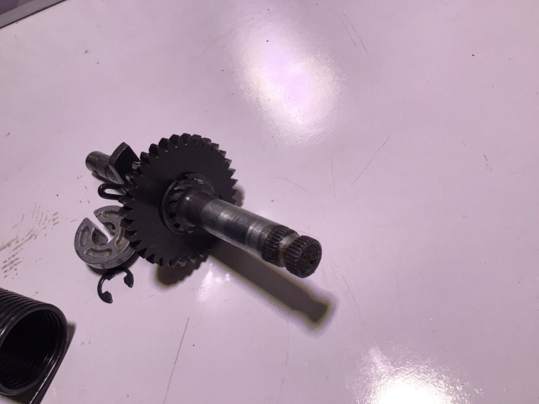 1972 Kawasaki KE175 Enduro F7 175 KM195B. Engine kicker kick start gear
