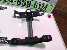 Load image into Gallery viewer, 1998 Honda CBR600F3 FRONT UPPER LOWER FORKS CLAMP TRIPLE TREE STEM

