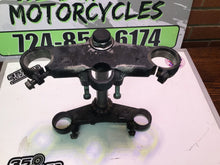 Load image into Gallery viewer, 1998 Honda CBR600F3 FRONT UPPER LOWER FORKS CLAMP TRIPLE TREE STEM
