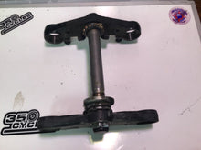 Load image into Gallery viewer, 1998 Honda CBR600F3 FRONT UPPER LOWER FORKS CLAMP TRIPLE TREE STEM
