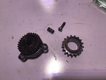 Load image into Gallery viewer, 1978 SUZUKI SP370 OIL PUMP 16400-32400
