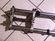 Load image into Gallery viewer, 1978 SUZUKI SP370 SP 370 Front forks triple tree suspension
