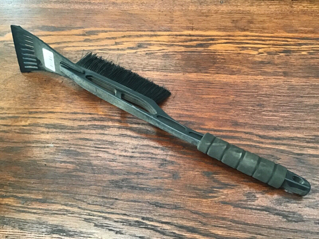 DELUXE BEAR CLAW ICE SCRAPER AND SNOW BRUSH