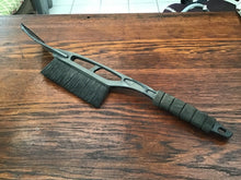 Load image into Gallery viewer, DELUXE BEAR CLAW ICE SCRAPER AND SNOW BRUSH
