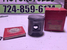 Load image into Gallery viewer, 1986 honda atc 250r NOS Honda Piston and Rings 13101-hb9-305
