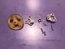 Load image into Gallery viewer, 2000 YAMAHA WARRIOR RAPTOR 350 1988-2013 OIL PUMP GEAR ASSEMBLY 1UY-13300-00-00
