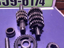 Load image into Gallery viewer, 1990 SUZUKI RM125 ENGINE TRANSMISSION TRANNY ASSEMBLY GEARS 24121-01X00 2
