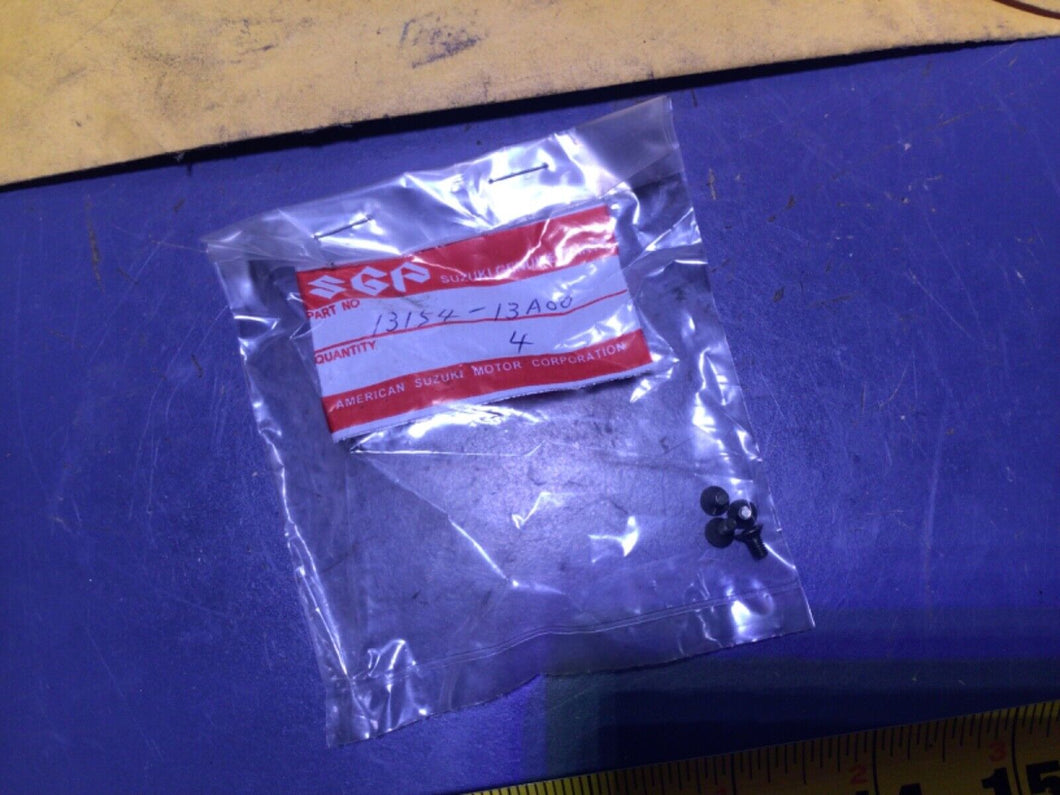 Suzuki Part no. 13154-13A00 Screws NOS 4pcs