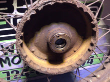 Load image into Gallery viewer, 1970 Triumph T100C Daytona Twin T100 T100R TR5T Trophy *2498 FRONT WHEEL BRAKE
