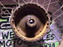 Load image into Gallery viewer, 1970 Triumph T100C Daytona Twin T100 T100R TR5T Trophy *2498 FRONT WHEEL BRAKE
