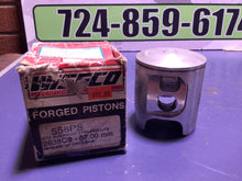 Load image into Gallery viewer, Wiseco Piston  1987-1988 Suzuki RM 250 67.00MM Standard Bore Pro-Lite

