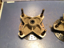 Load image into Gallery viewer, YAMAHA Banshee Warrior 350 front hubs &amp; brake rotors 1987-1989
