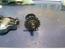 Load image into Gallery viewer, ✅ 2002 cr250r Water Pump Cover w Housing Impeller HONDA CR250 GEN OEM 2002-2007
