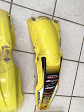 Load image into Gallery viewer, 2005 SUZUKI RMZ450 Plastics Shrouds Number Plates Fenders Side RM-Z 450 05-07
