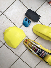 Load image into Gallery viewer, 2005 SUZUKI RMZ450 Plastics Shrouds Number Plates Fenders Side RM-Z 450 05-07
