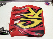 Load image into Gallery viewer, CR 125 HONDA ** 1987 CR 125R 1987 RADIATOR SHROUD cr125

