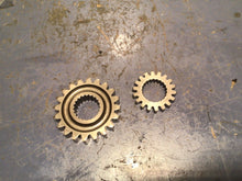Load image into Gallery viewer, 1989 kawasaki kx 250 primary gear and crank gear
