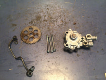 Load image into Gallery viewer, 1987 HONDA XL600R XL 600 OIL PUMP + OIL LINES - TUBING - GOOD WORKING PUMP
