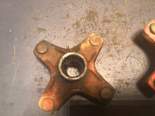 Load image into Gallery viewer, HONDA TRX 250X 300EX 400EX REAR WHEEL AXLE HUB WITH LUG NUTS 42410-HC0-000
