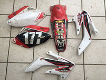 Load image into Gallery viewer, 2004 - 2007 HONDA CRF250R CRF250 R GENUINE COMP PLASTIC KIT Fender Tank Shrouds
