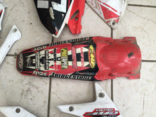 Load image into Gallery viewer, 2004 - 2007 HONDA CRF250R CRF250 R GENUINE COMP PLASTIC KIT Fender Tank Shrouds
