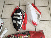 Load image into Gallery viewer, 2004 - 2007 HONDA CRF250R CRF250 R GENUINE COMP PLASTIC KIT Fender Tank Shrouds
