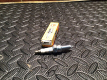Load image into Gallery viewer, 1 pc NGK 6607 CPR8EB-9 Standard Spark Plugs for 94702-00428 92070-0020
