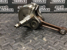 Load image into Gallery viewer, 1991 SUZUKI DR350 CRANKSHAFT CRANK SHAFT BOTTOM END CONNECTING ROD 12200-14E00

