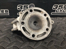 Load image into Gallery viewer, 96 97 KAWASAKI KX 125 KX125 OEM CYLINDER HEAD ENGINE MOTOR JUG CAP 11001-1435
